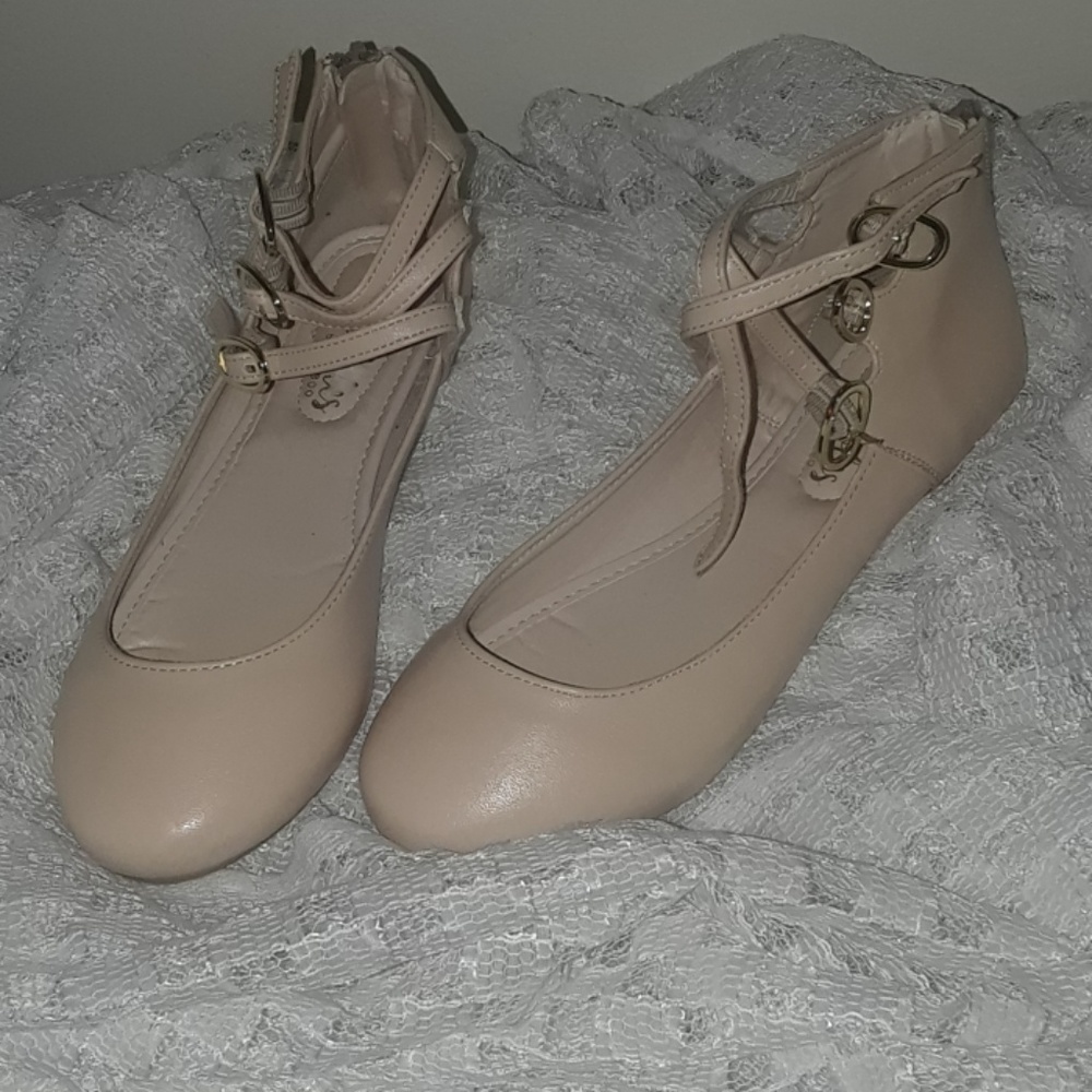 Shoes - Picture 2 of 3